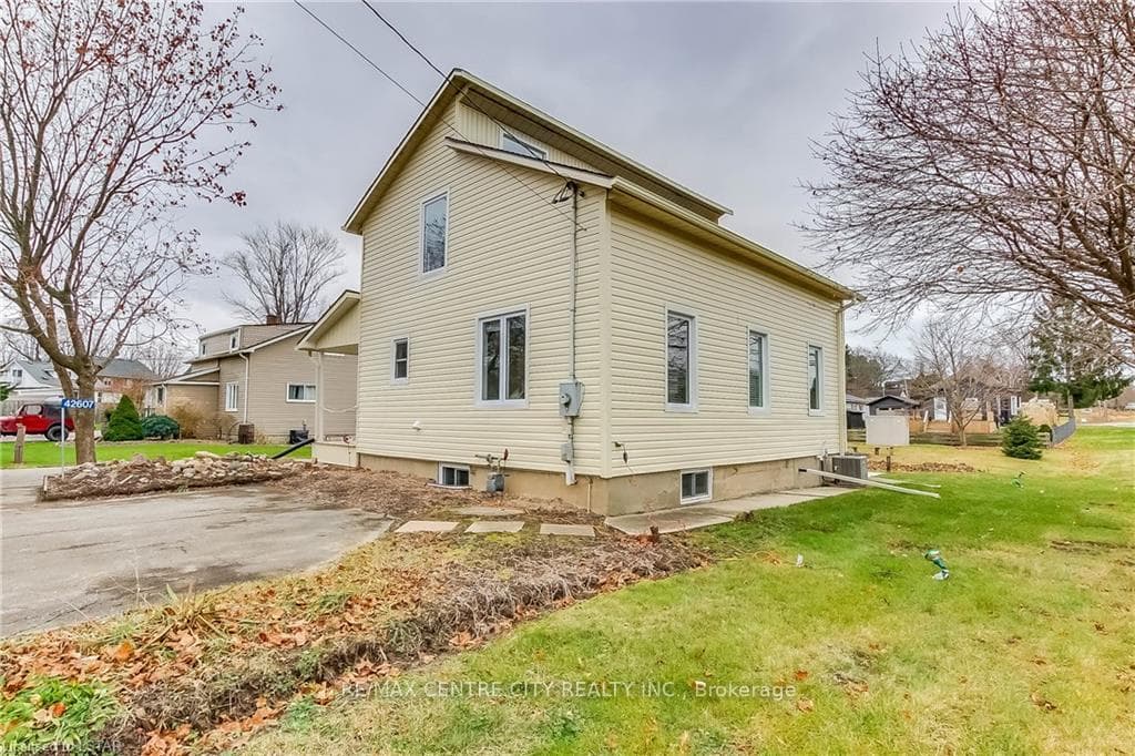 42607 JOHNATHAN Street photo 4
