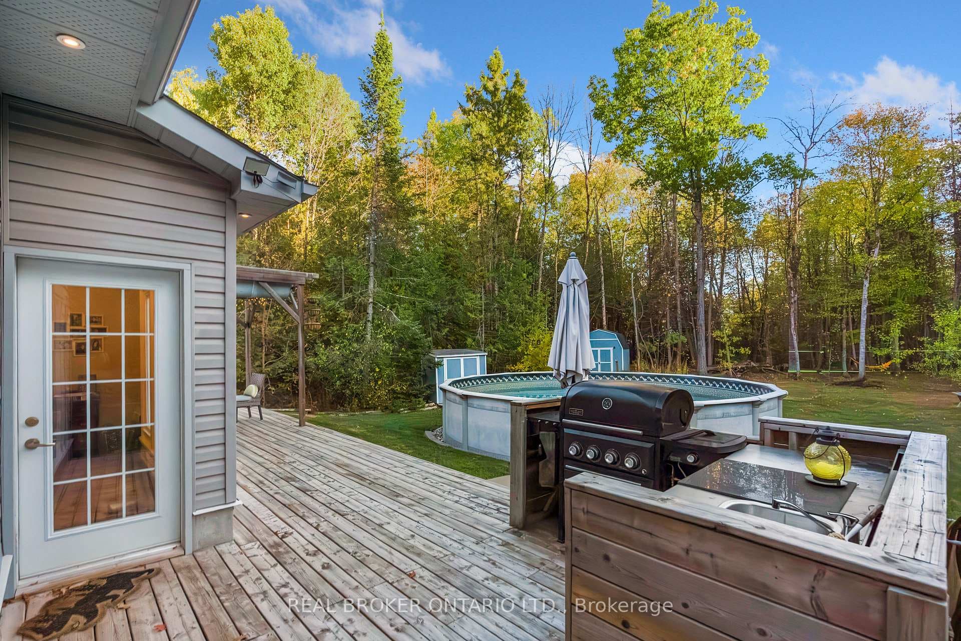 967 Upper Dwyer Hill Road photo 40