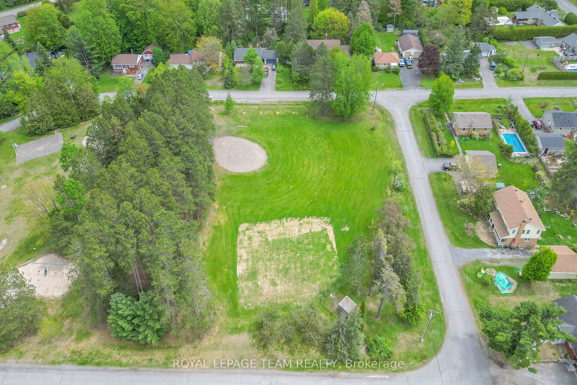 16 Sandy Avenue photo 32