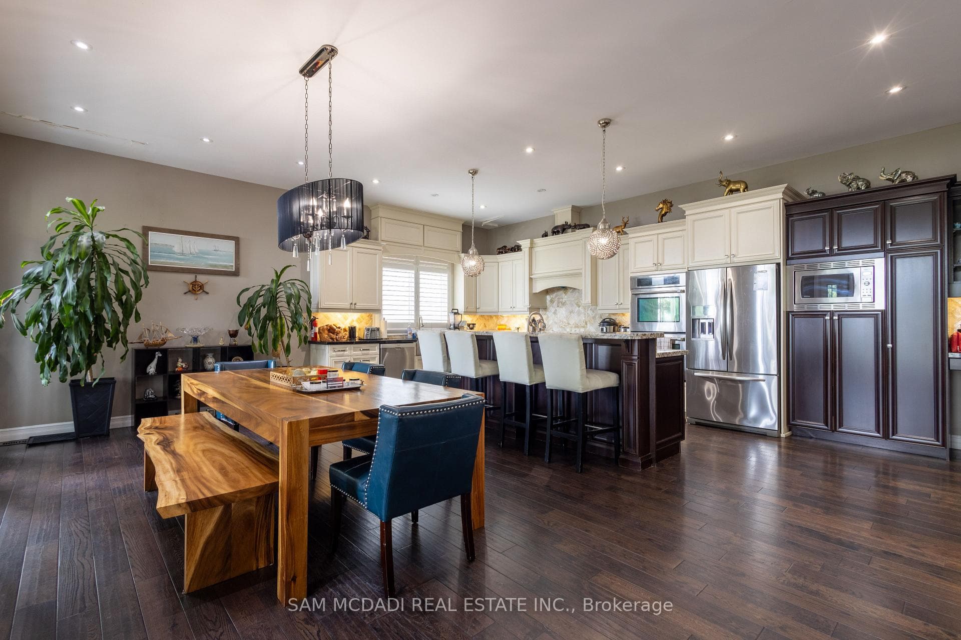 187 Beach Boulevard photo 8