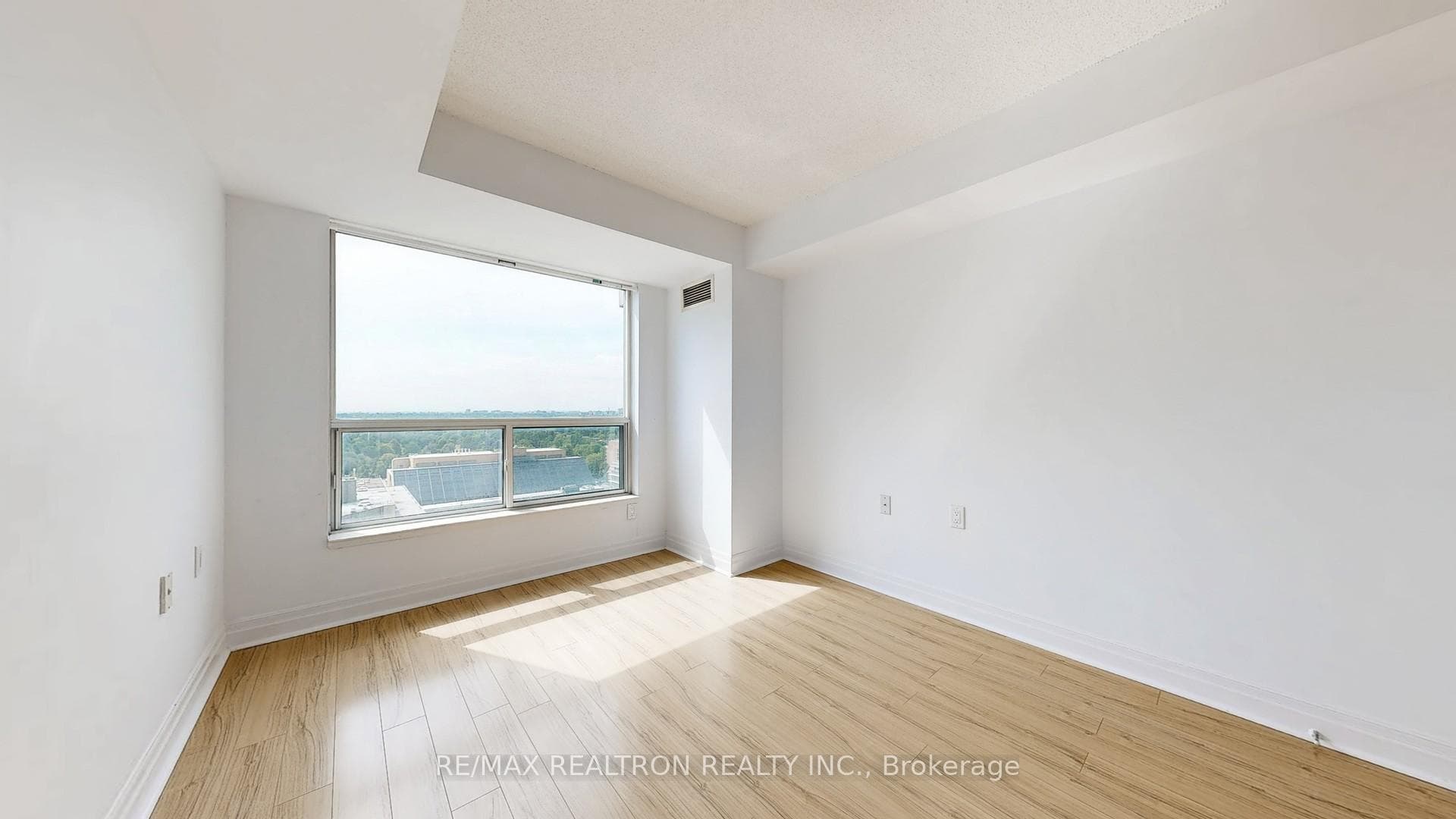 21 Hillcrest Avenue Unit 2007 photo 15