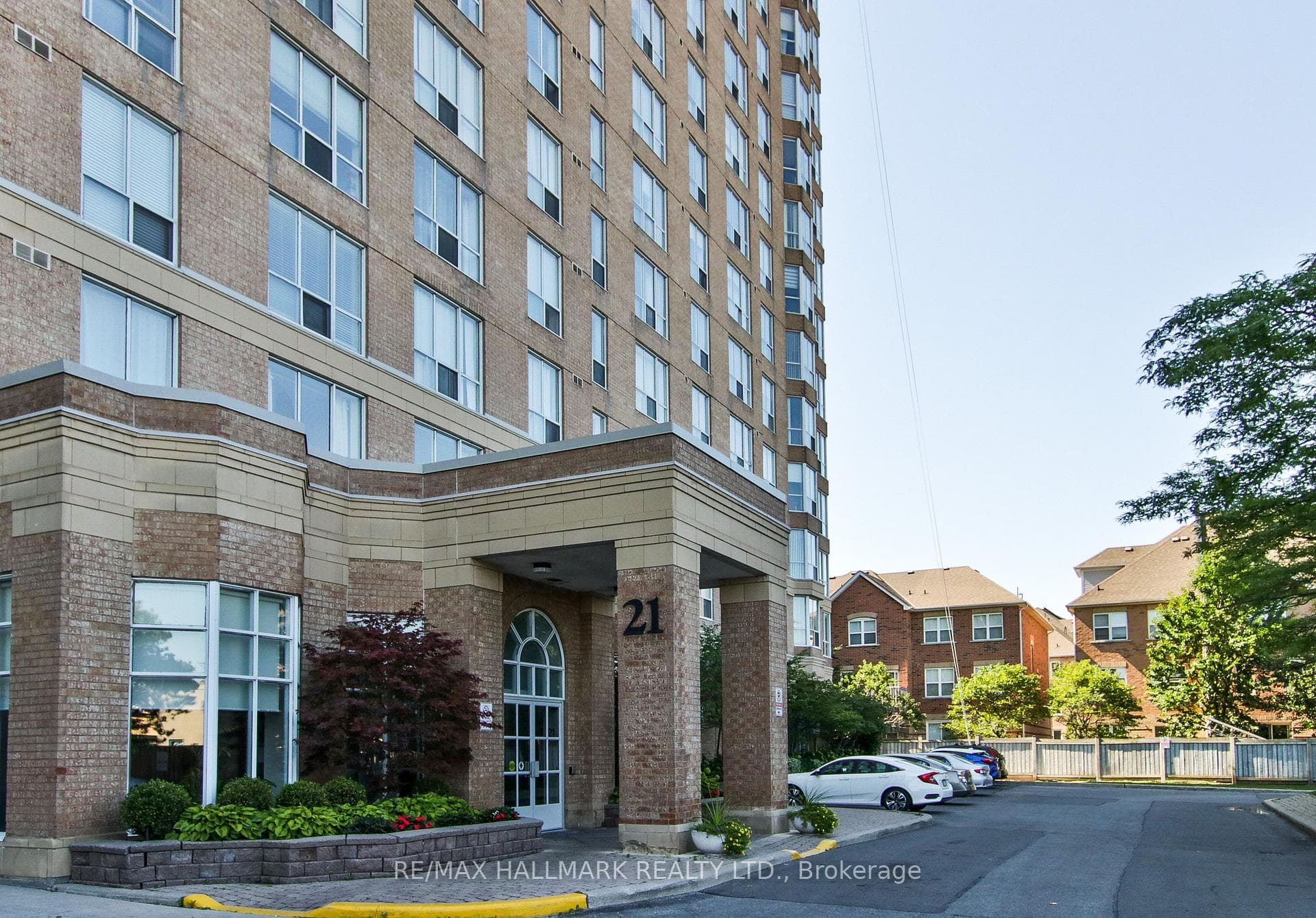 21 Overlea Boulevard Unit 1103 photo 3