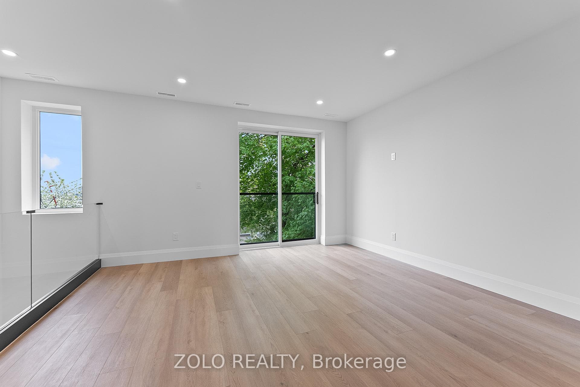 1556 Davenport Road Unit Upper photo 9