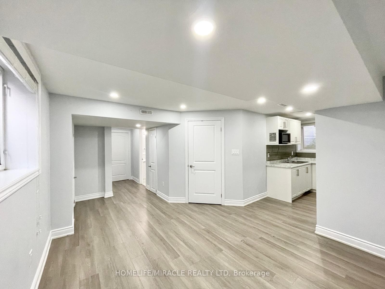 98 Dallan Drive Unit B photo 6