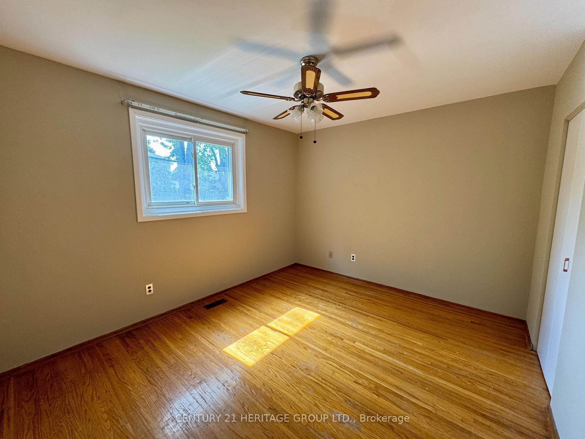 584 Arnhem Drive photo 24