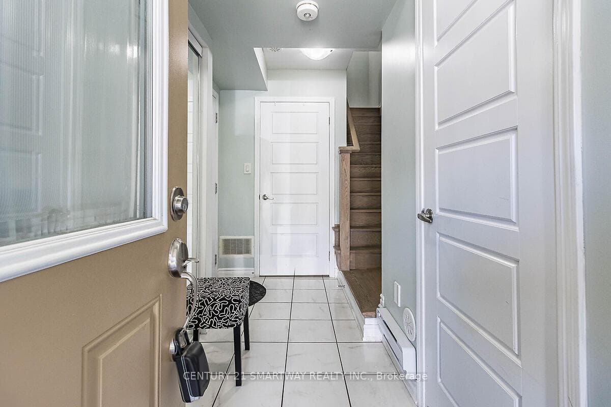 1143 Duignan Crescent photo 4