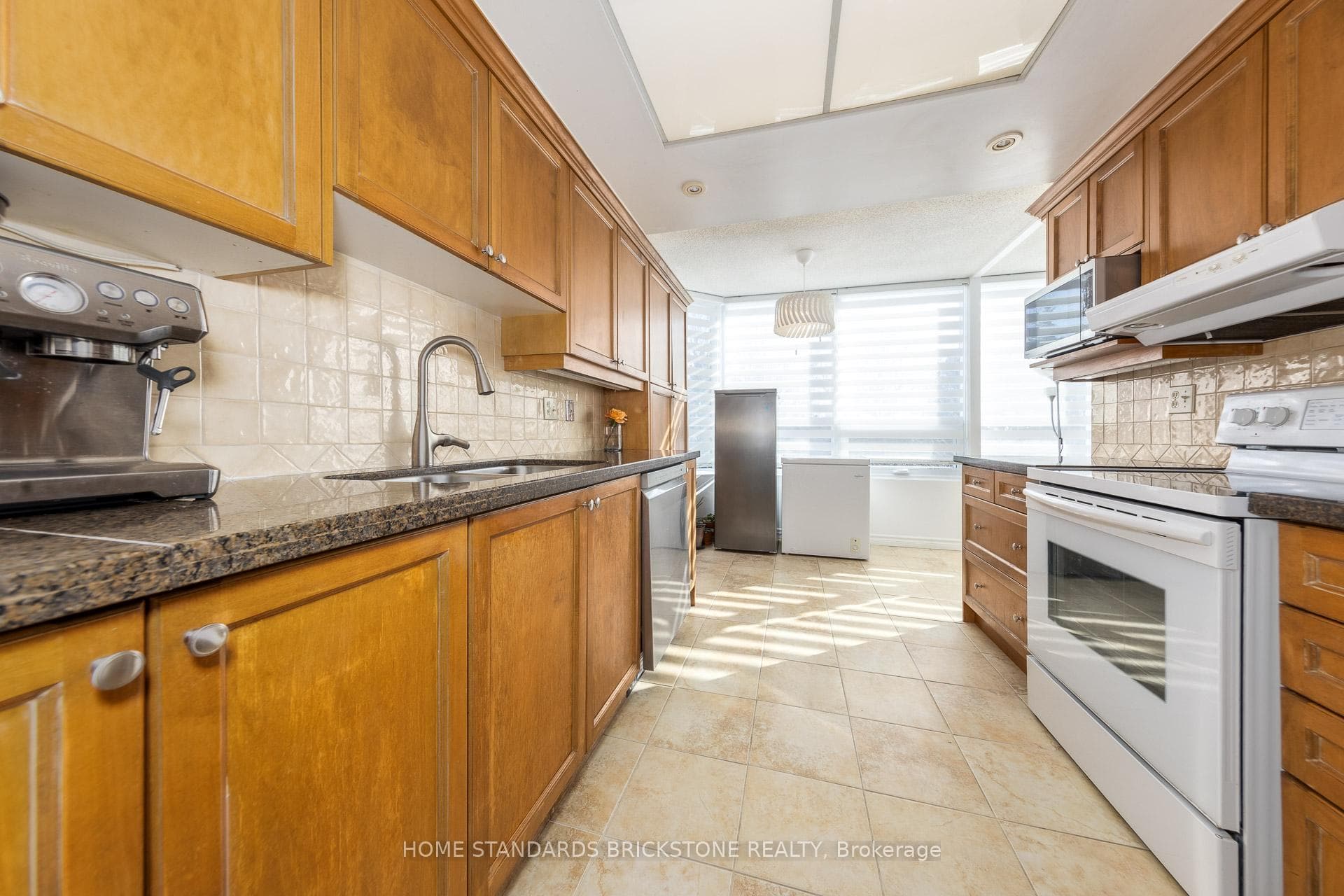 7601 Bathurst Street Unit 205 photo 8