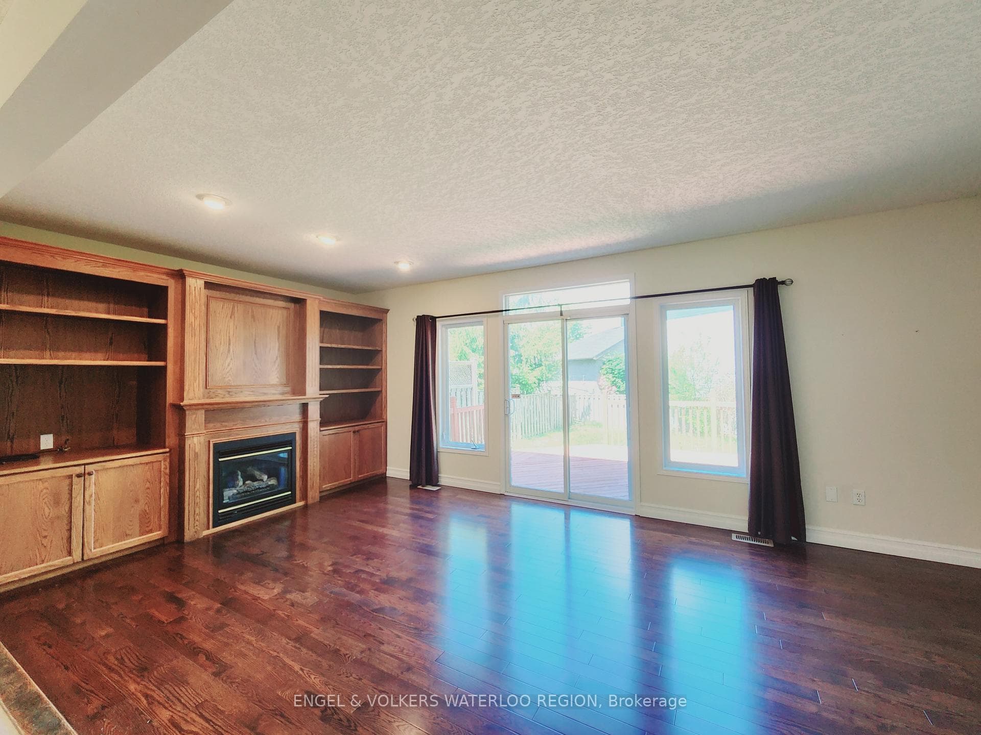 579 Dansbury Drive photo 11
