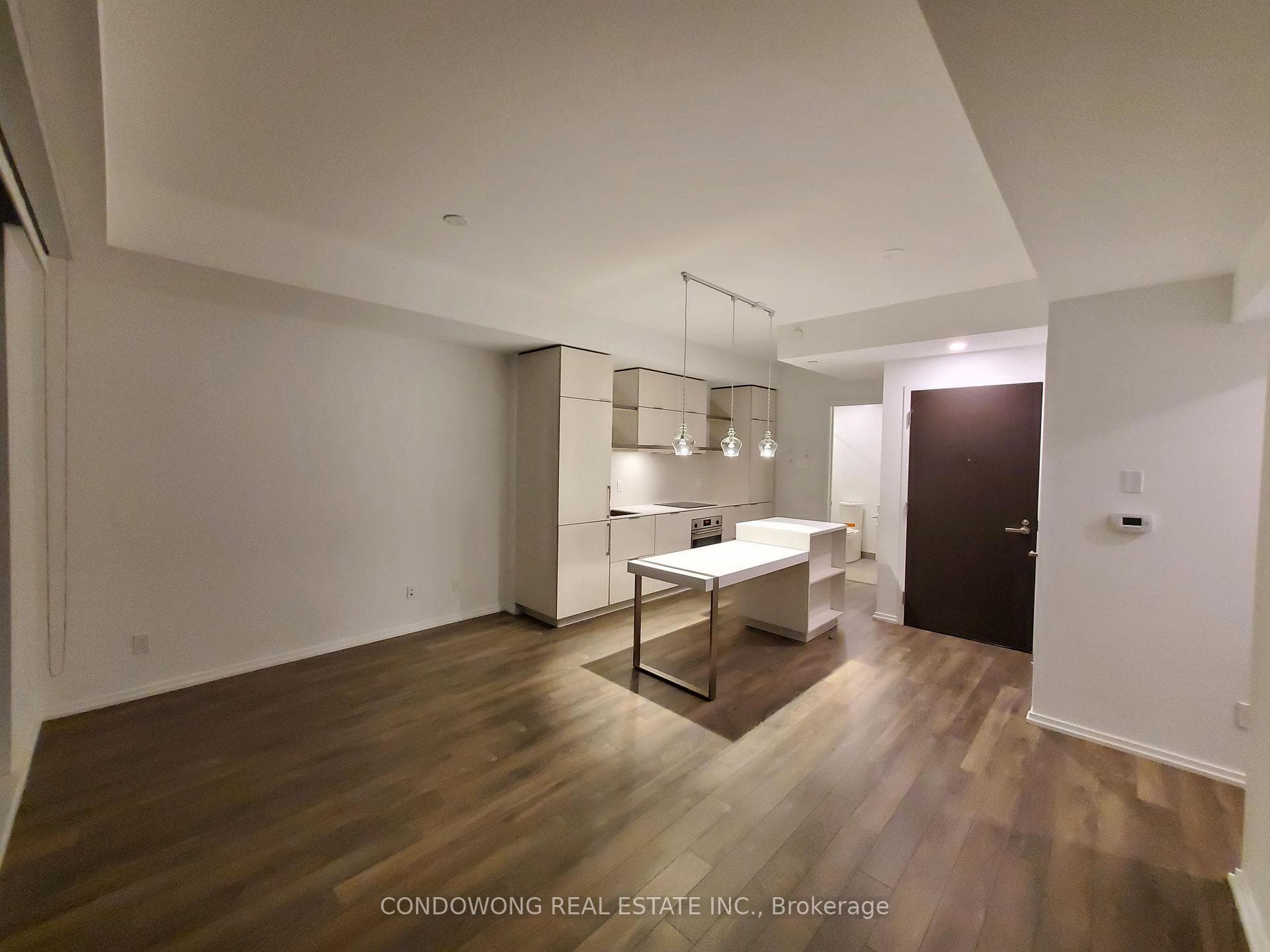 197 Yonge Street Unit 5906 photo 2