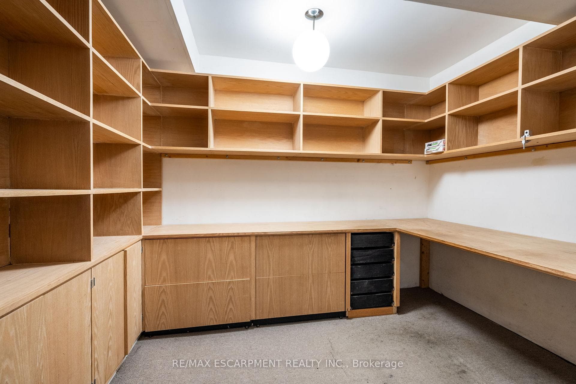 104 Lord Simcoe Drive photo 32