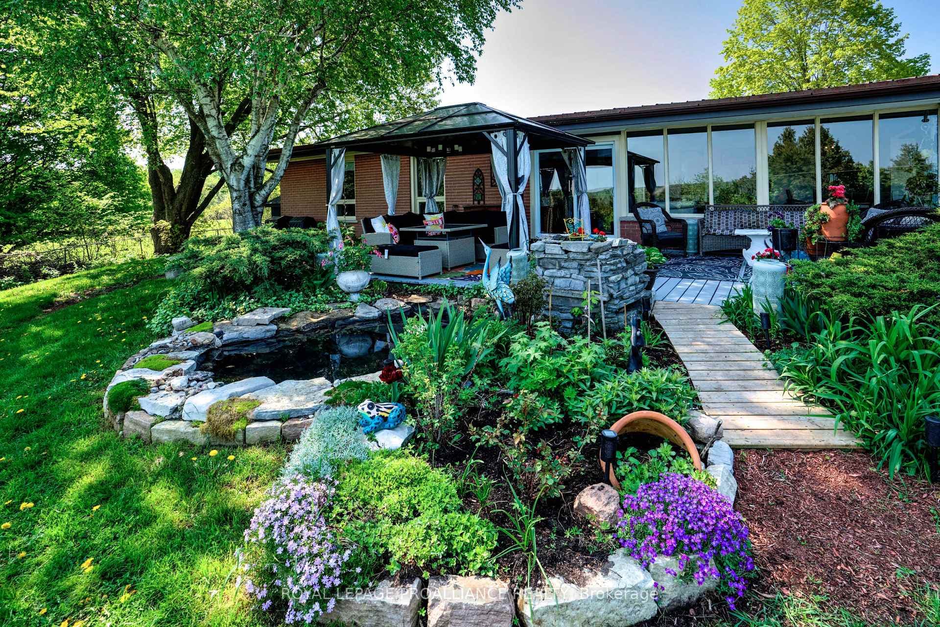 1048 Shallow Lane photo 4