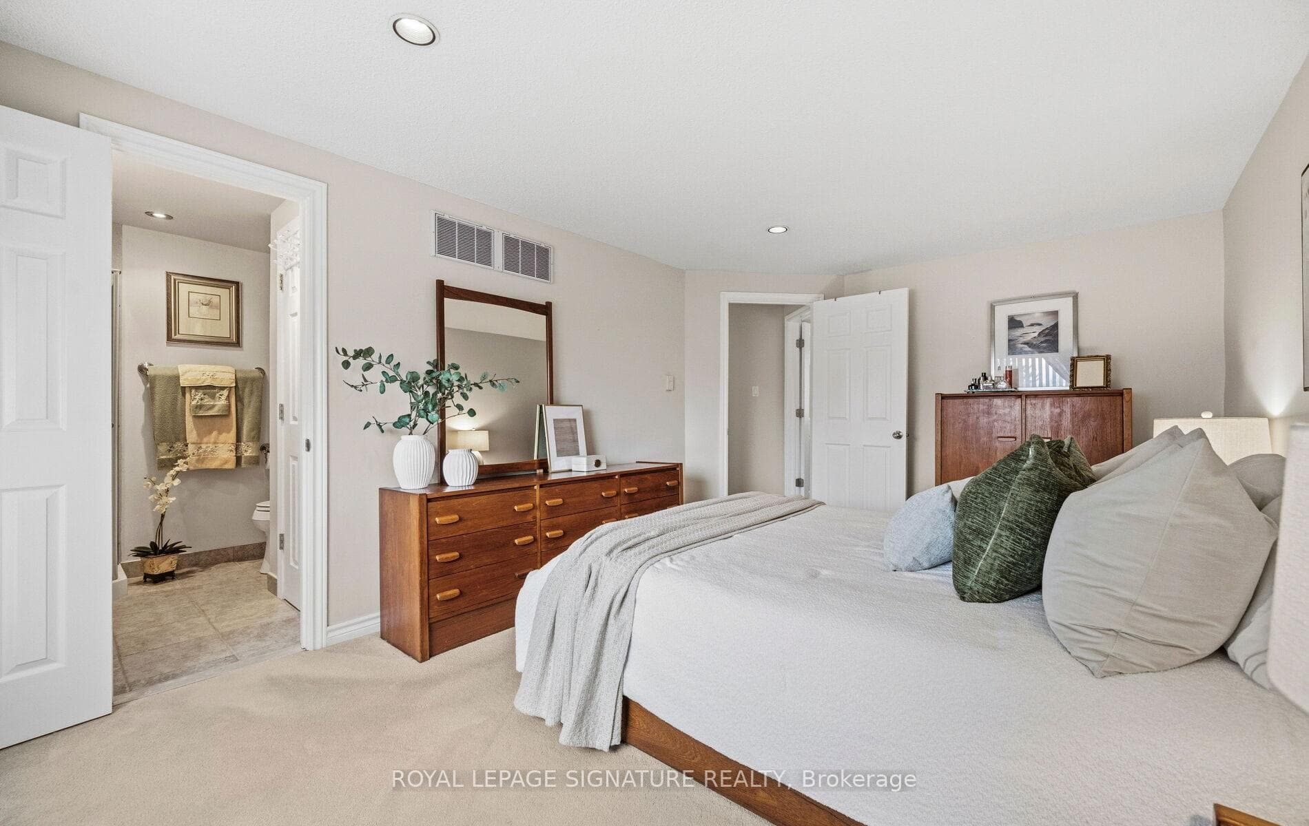 3047 Kilbride Crescent photo 18