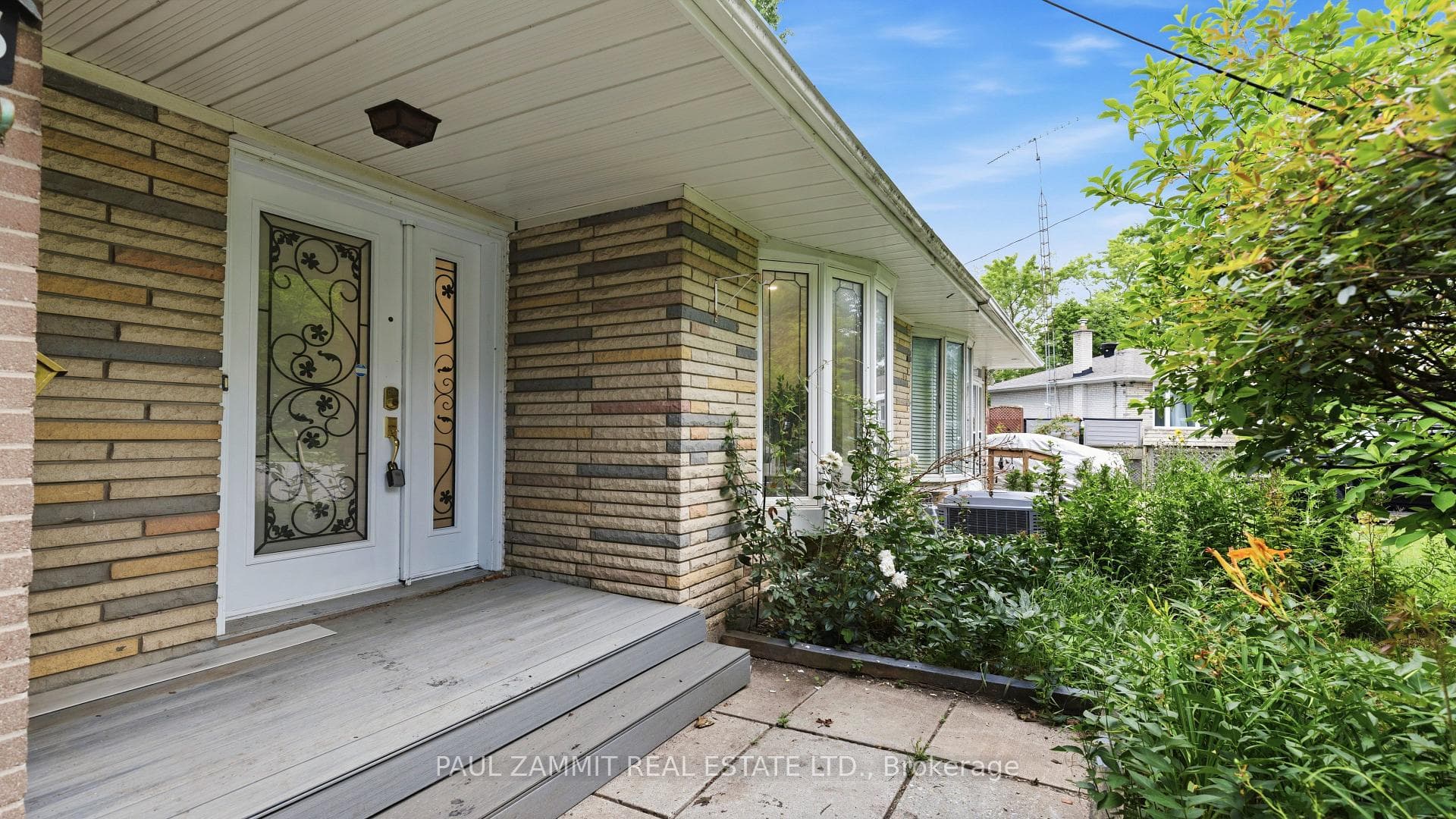 6 King Richard Court photo 1