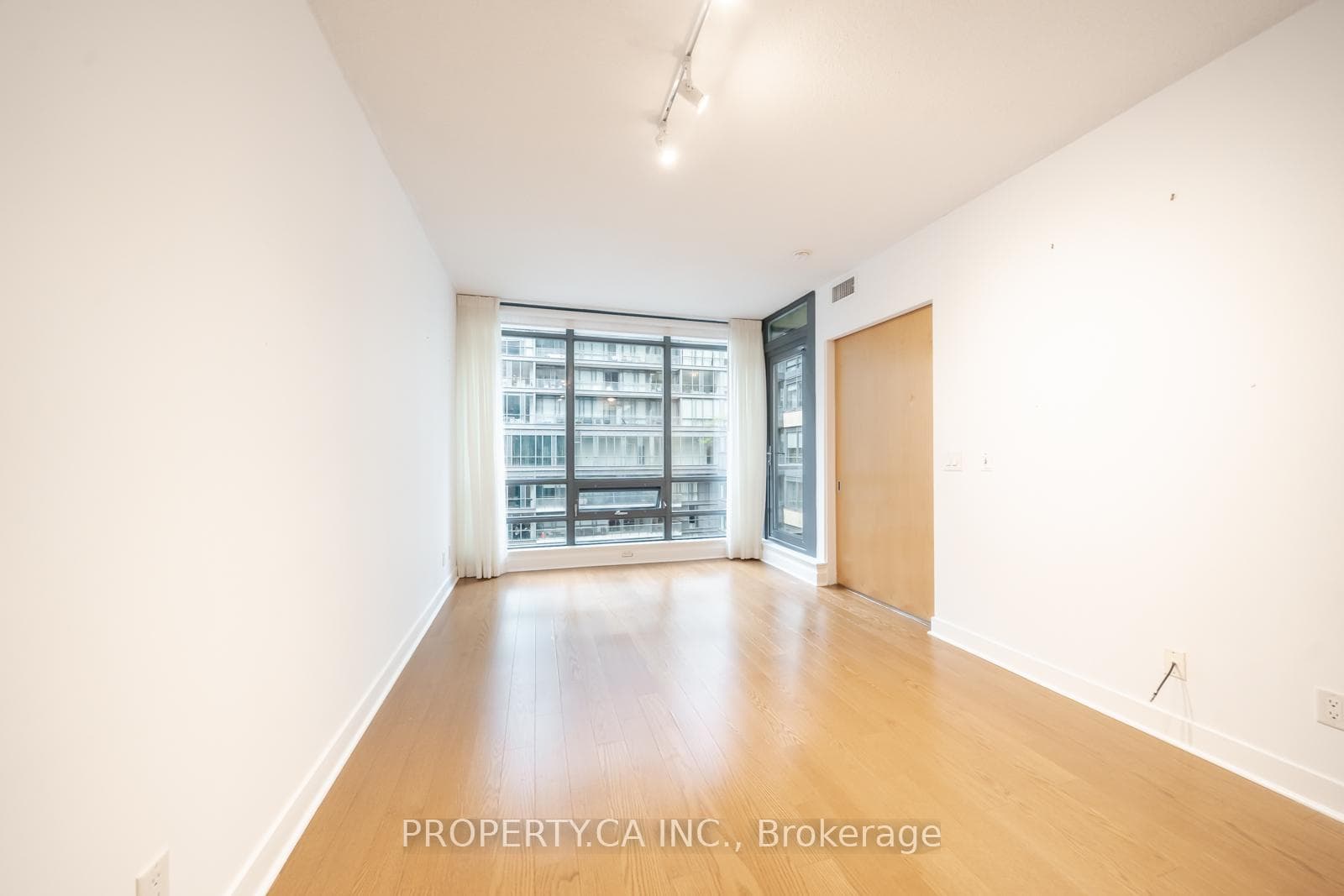 438 King Street Unit 803 photo 2