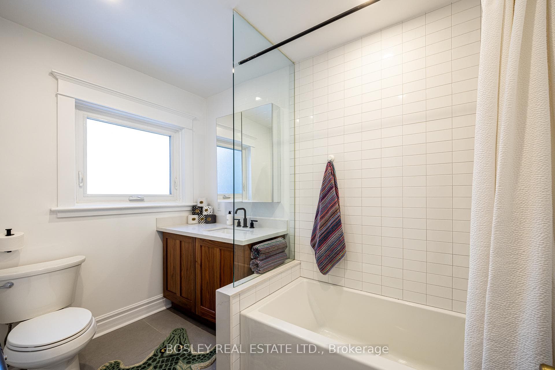 110 Grenadier Road photo 27
