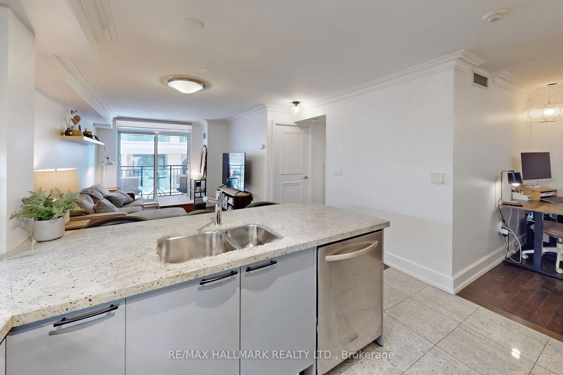 650 Sheppard Avenue Unit 225 photo 9