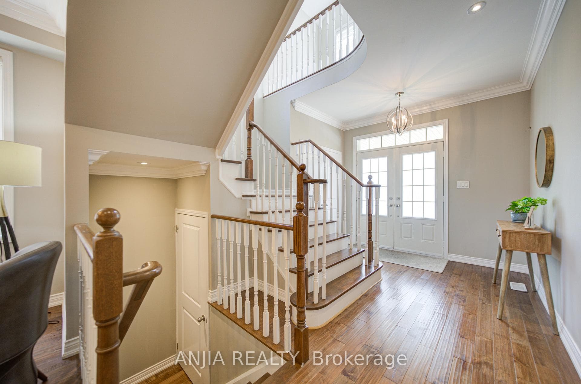 56 Stockell Crescent photo 8