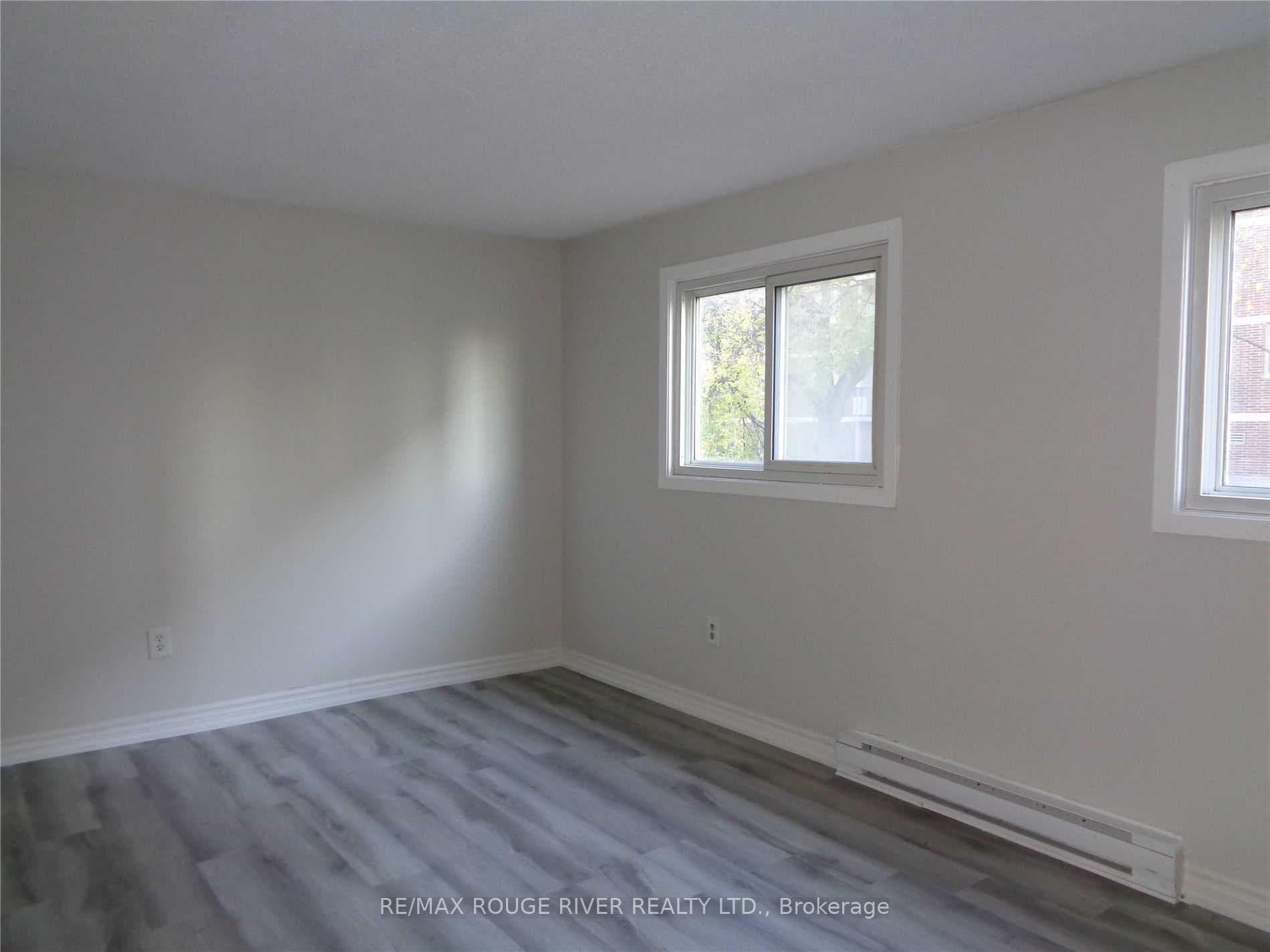 560 Bloor Street Unit 401 photo 4