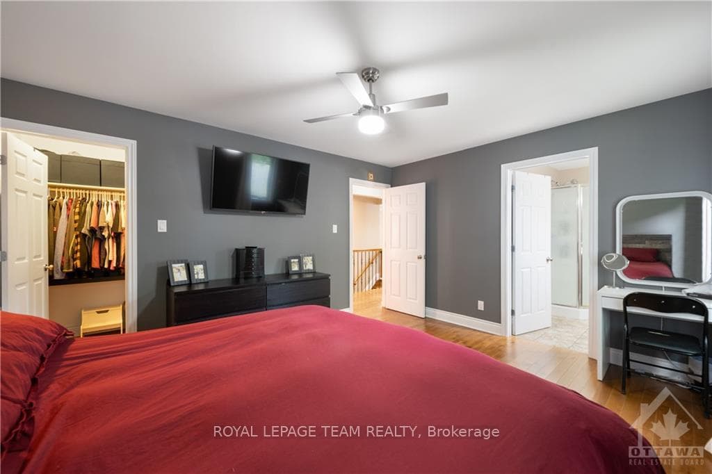 10 TABITHA Crescent photo 19