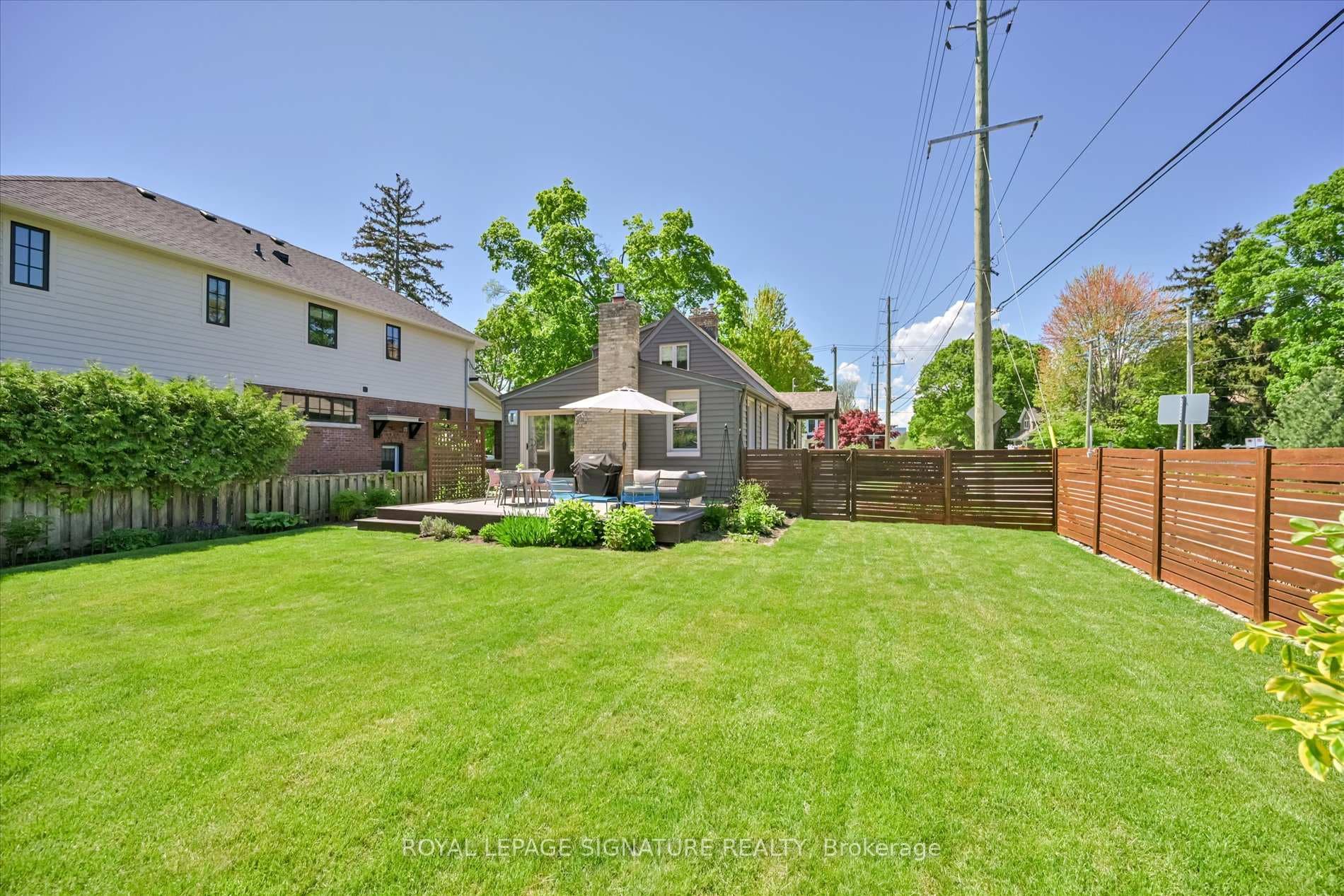 386 Allan Street photo 40
