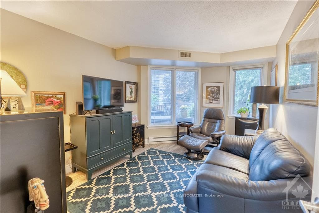 130 QUEEN ELIZABETH Drive Unit 204 photo 23