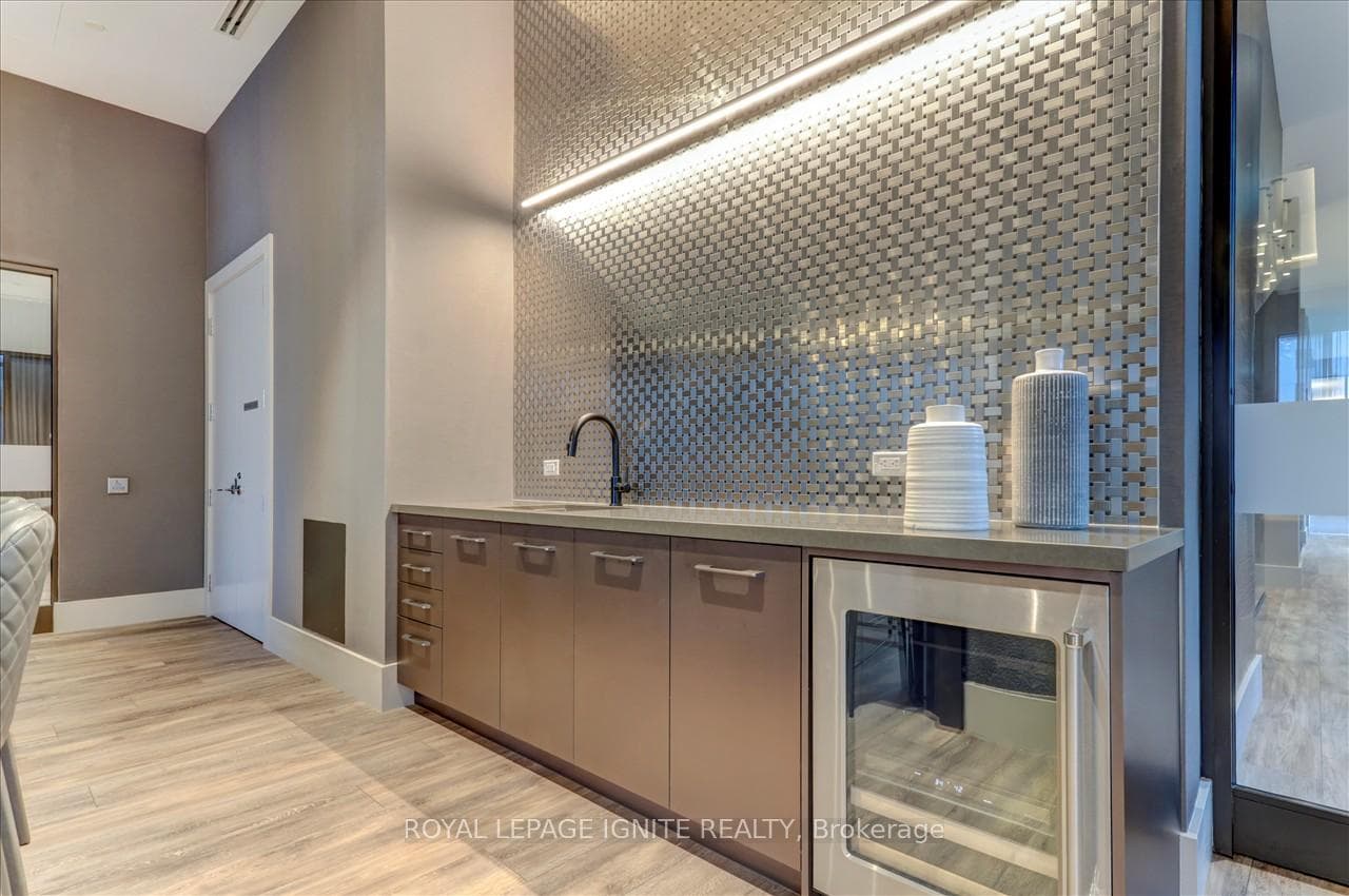 2550 Simcoe Street Unit 216 photo 28