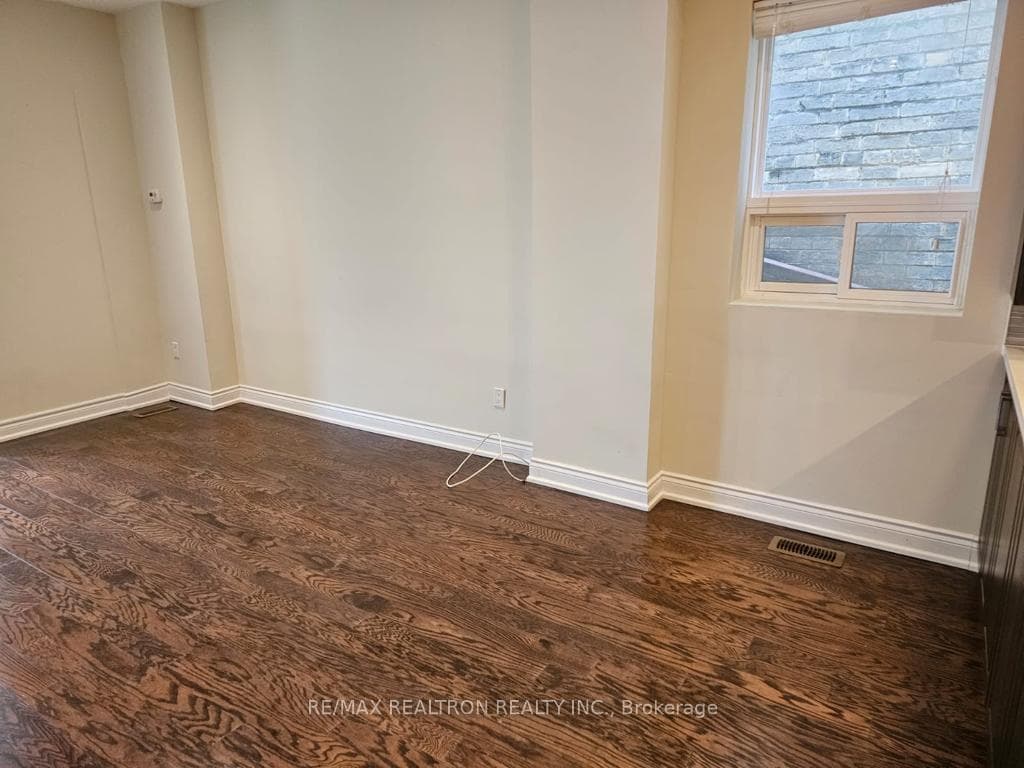 1311 Gerrard Street Unit 1 photo 31