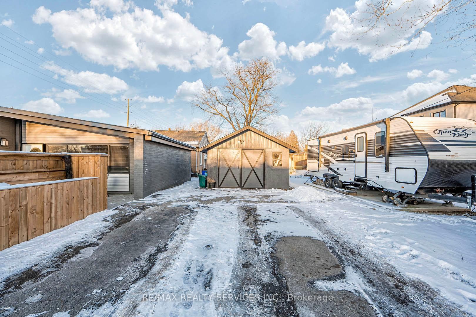 294 Steeles Avenue photo 2
