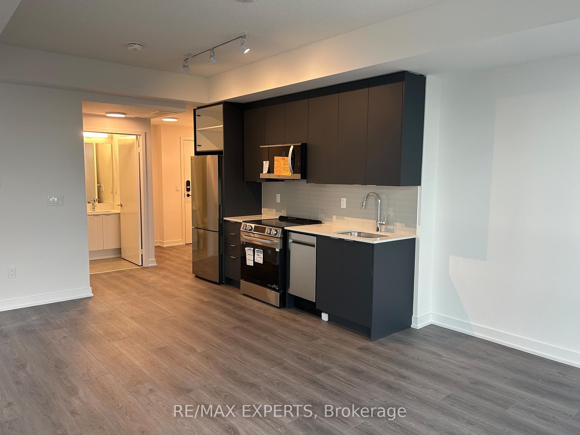 225 Malta Avenue Unit 910 photo 3