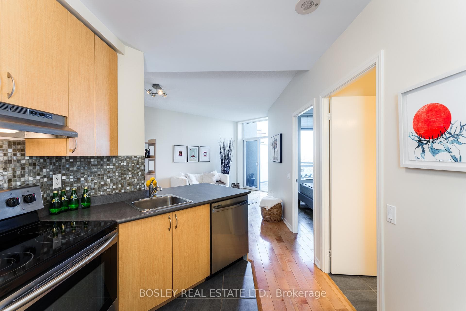 60 Heintzman Street Unit 1913 photo 18