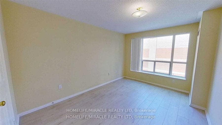 887 Bay Street Unit 304 photo 25