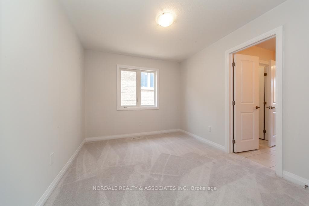 1433 STOVELL Crescent photo 35