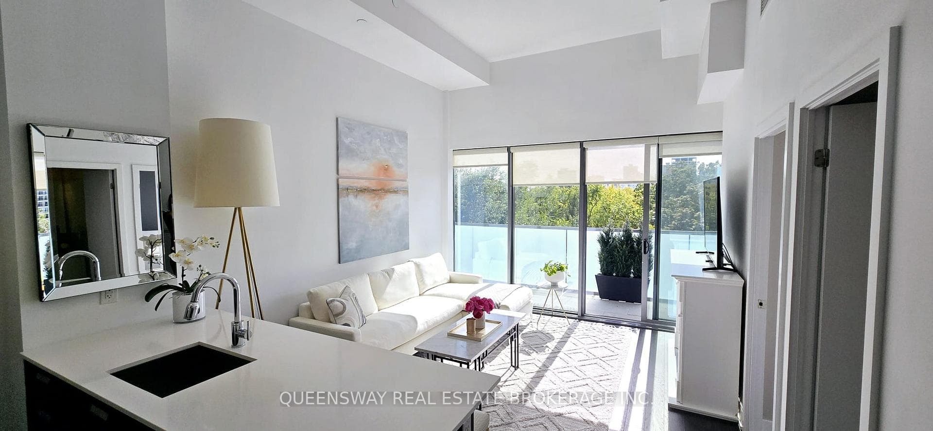 1815 Yonge Street Unit 601 photo 2