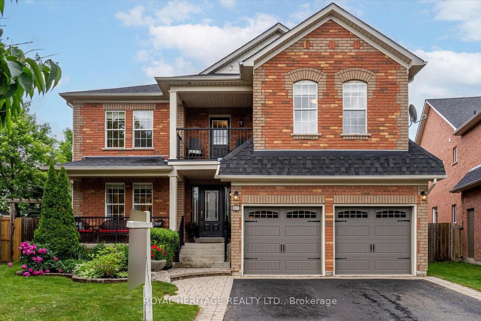 11 Dopp Crescent photo 2