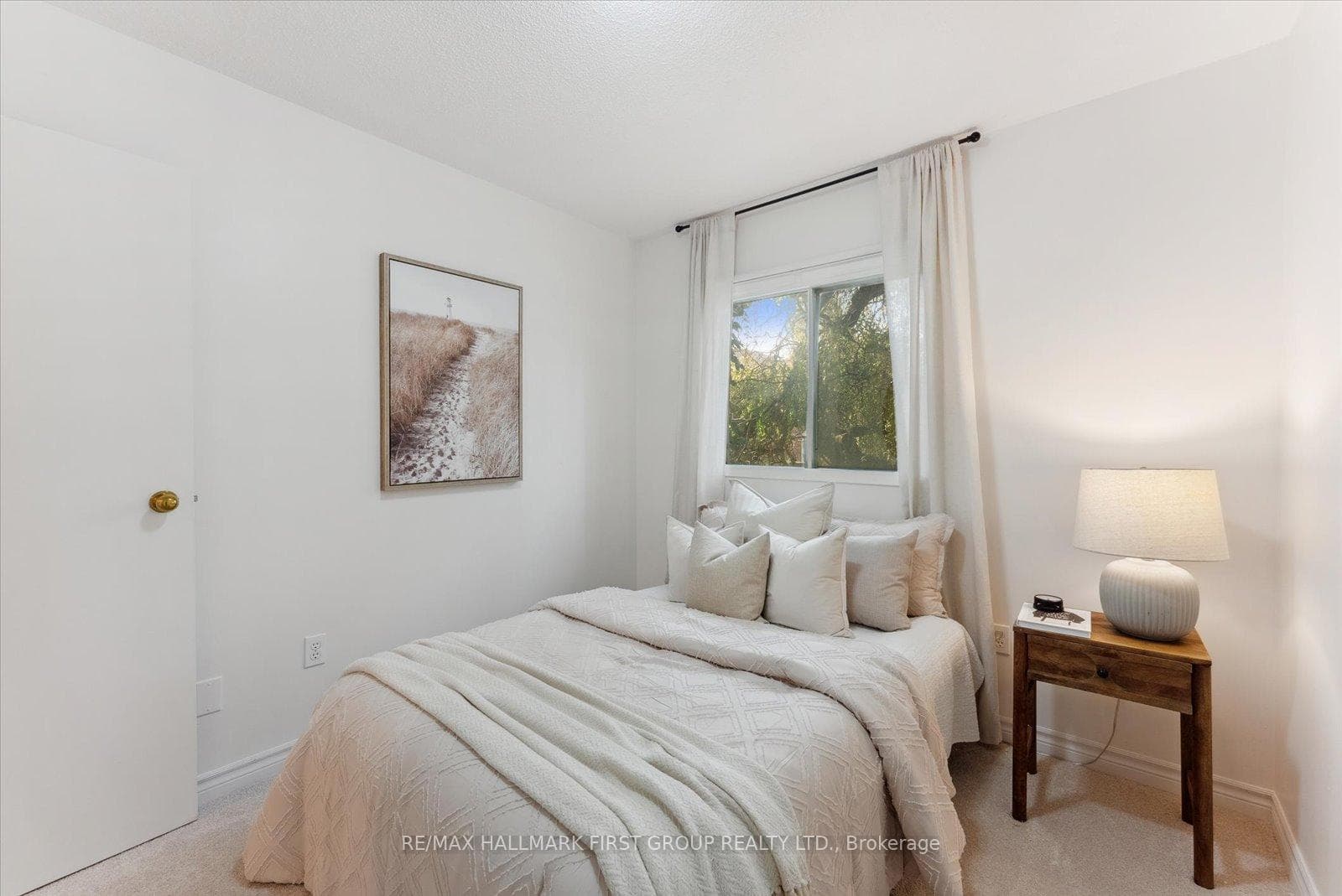 1041 Rathmore Crescent photo 22