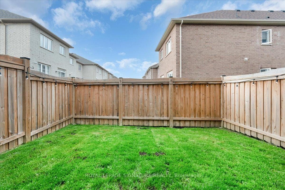 63 Padbury Trail photo 32