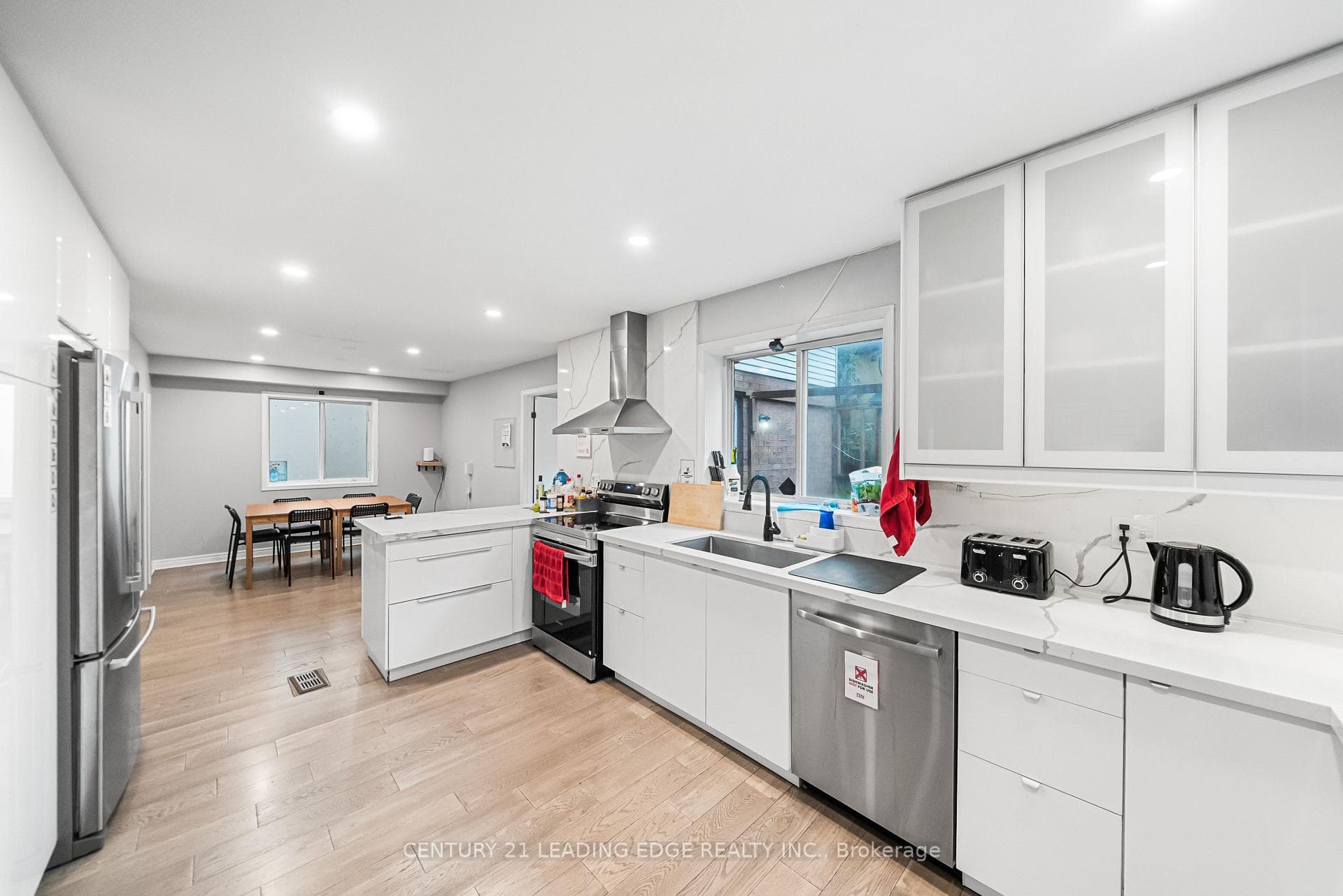 527 Glengarry Avenue photo 25
