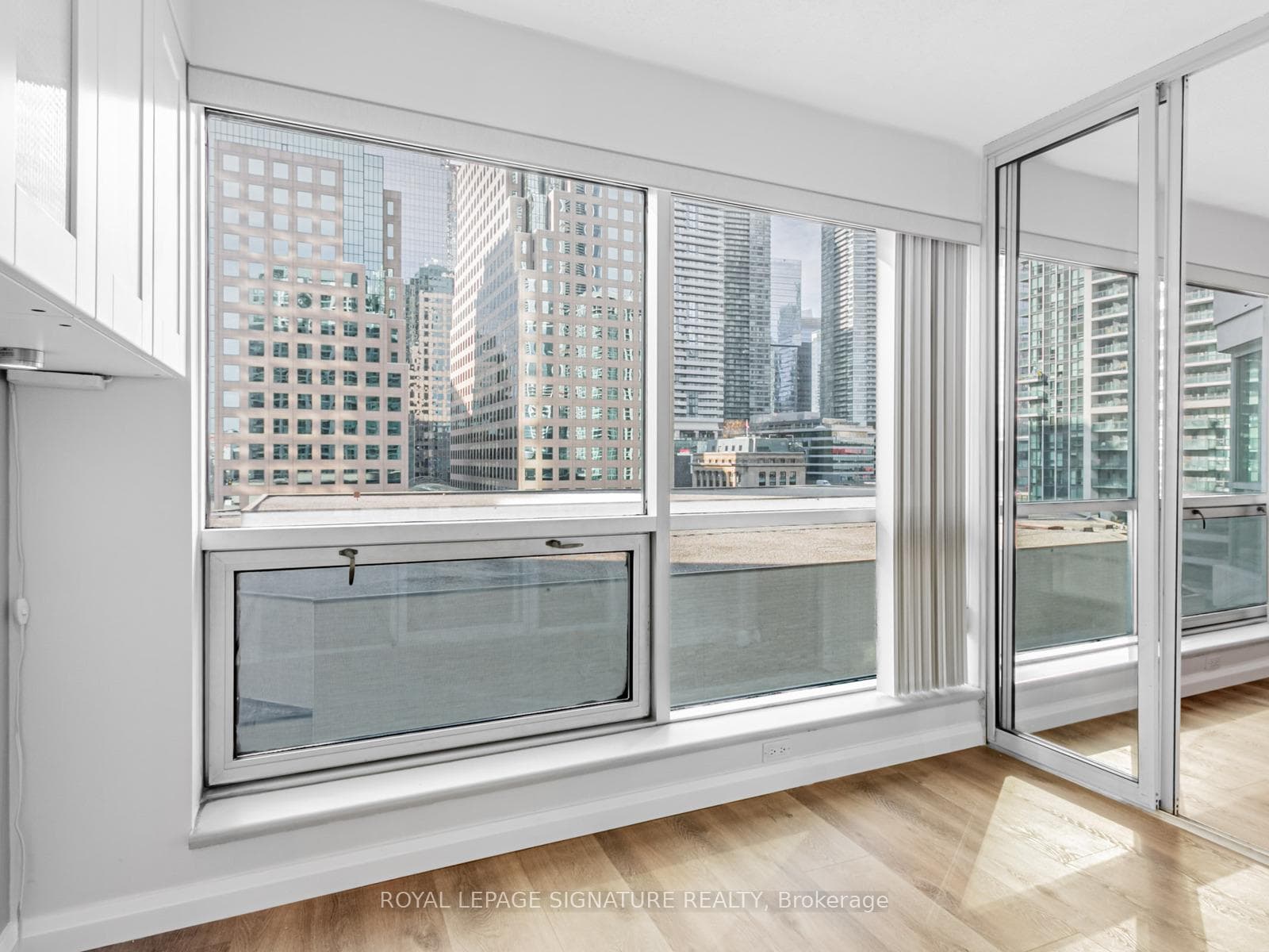 10 Queens Quay Unit 709 photo 22