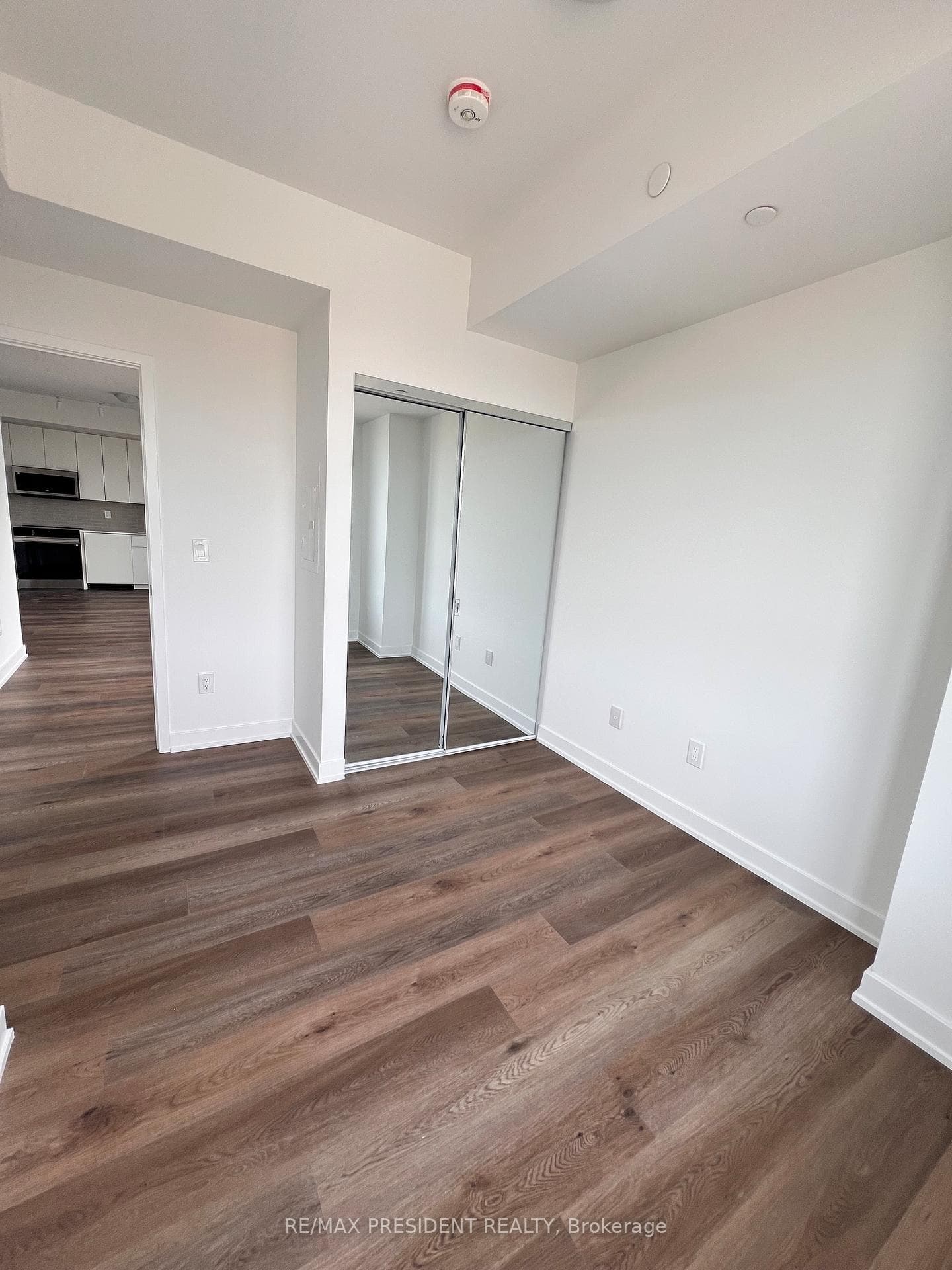 2075 Lakeshore Road Unit 1409 photo 11