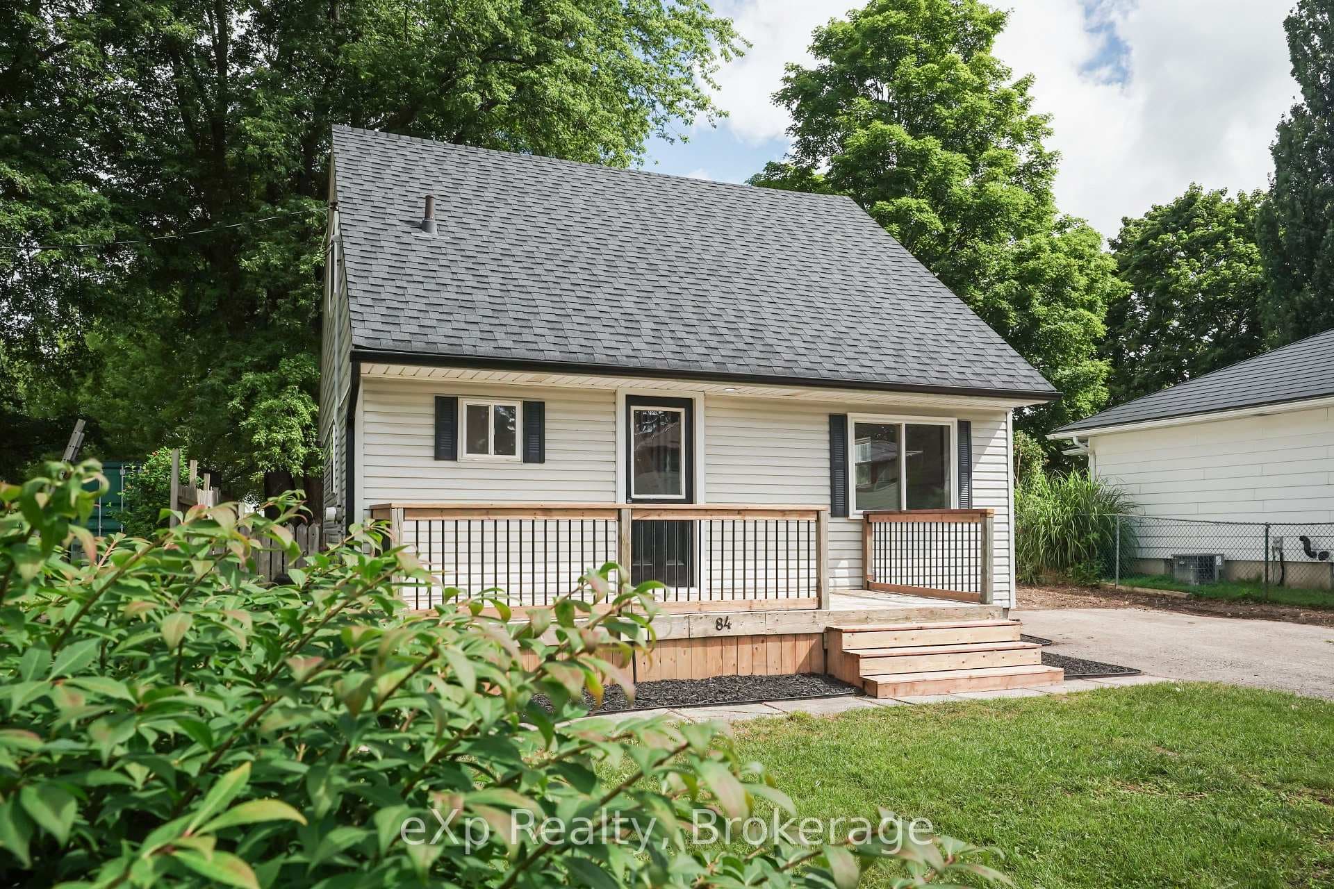 84 Victoria Boulevard photo 31