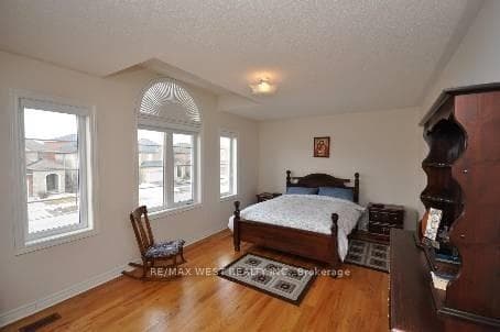 571 Vellore Woods Boulevard photo 8
