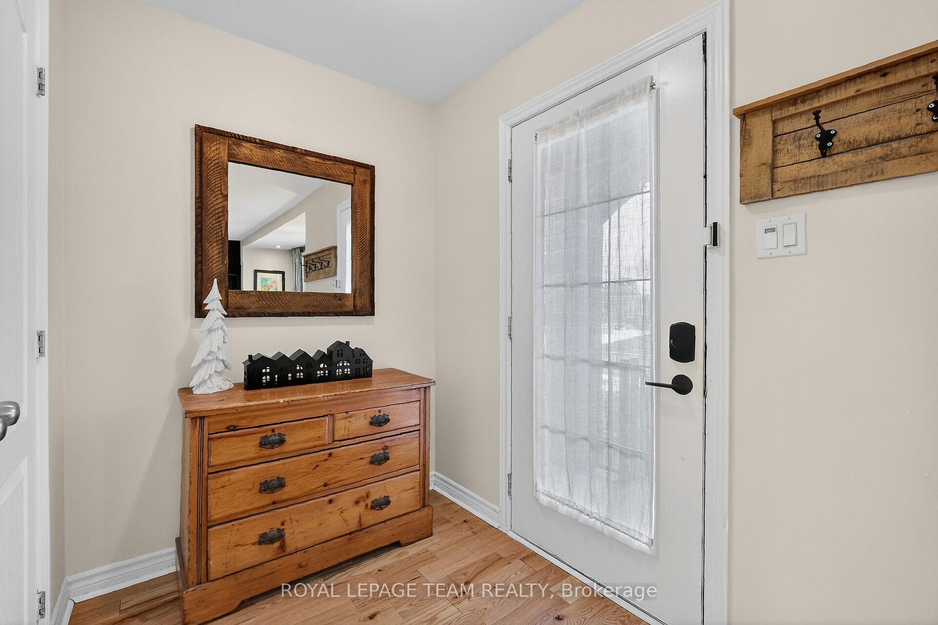 110 Mayer Street photo 2