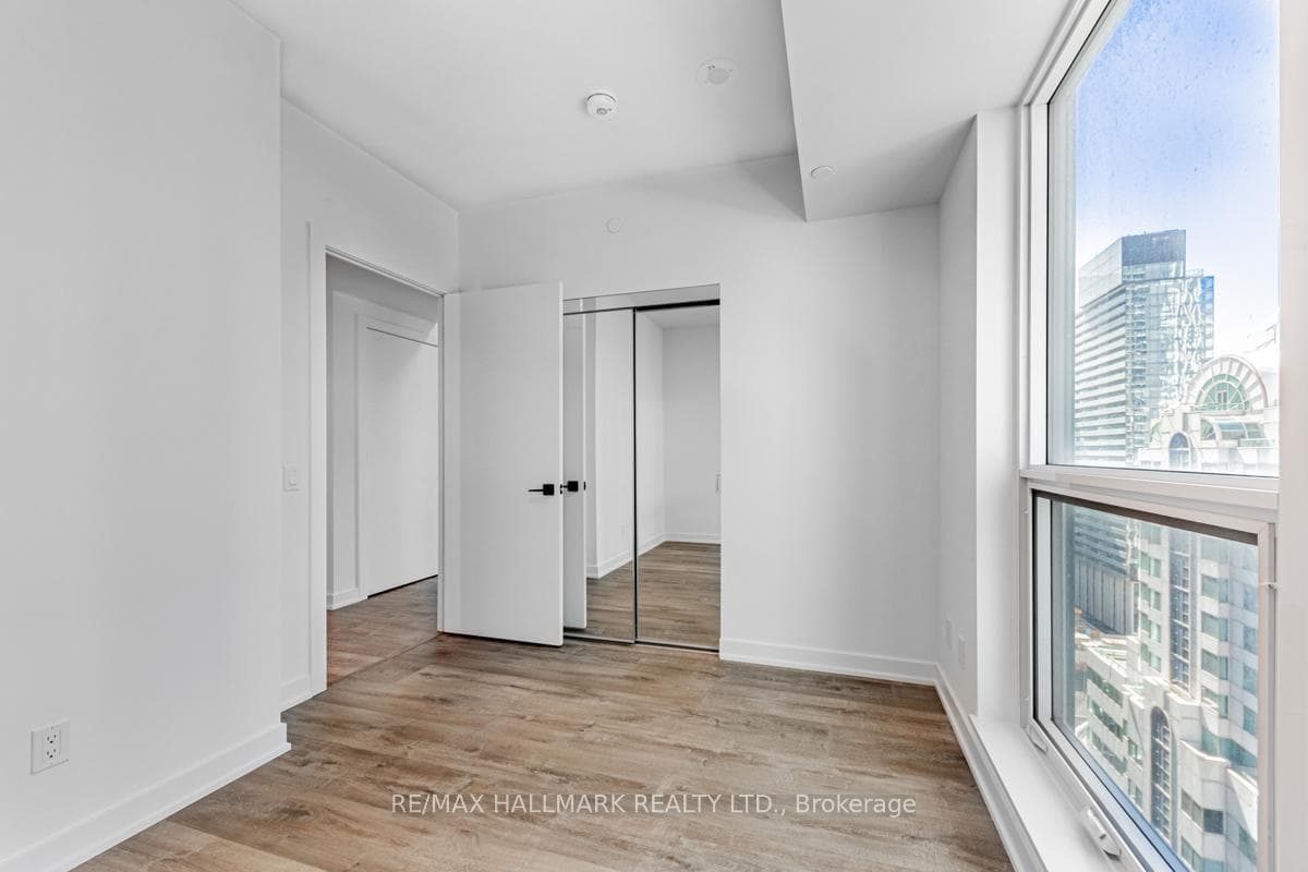 327 King Street Unit 1006 photo 22
