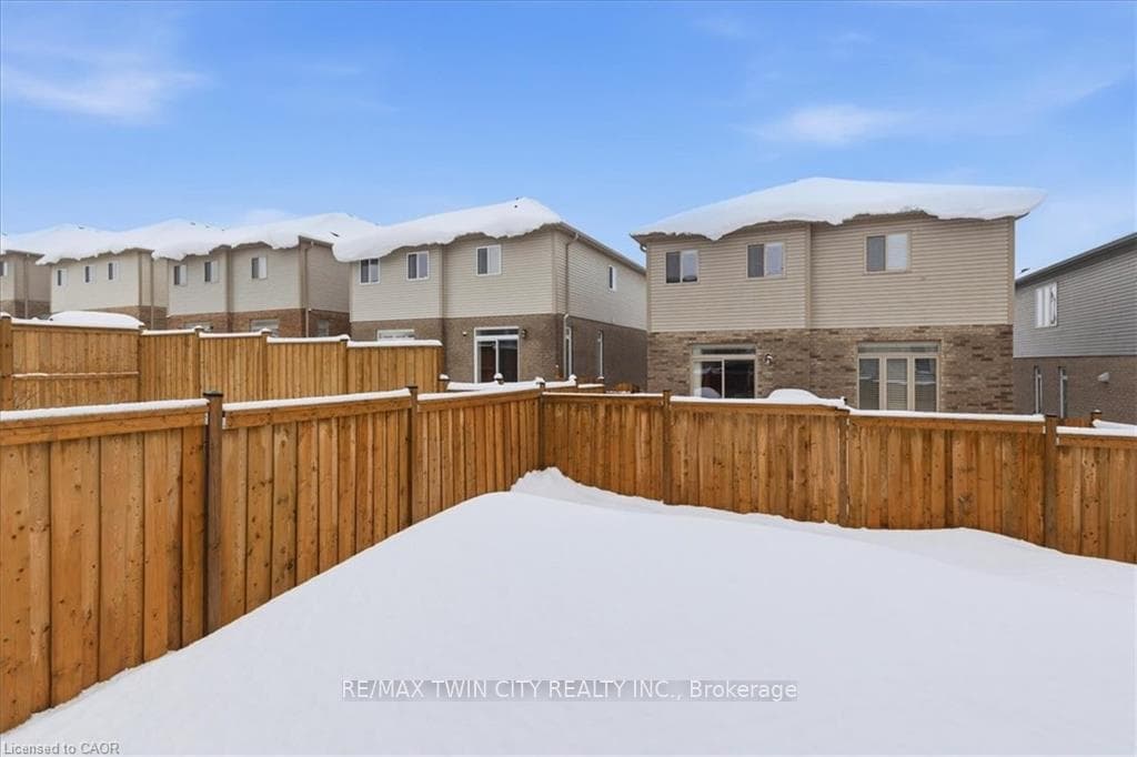 352 Chokecherry Crescent photo 15