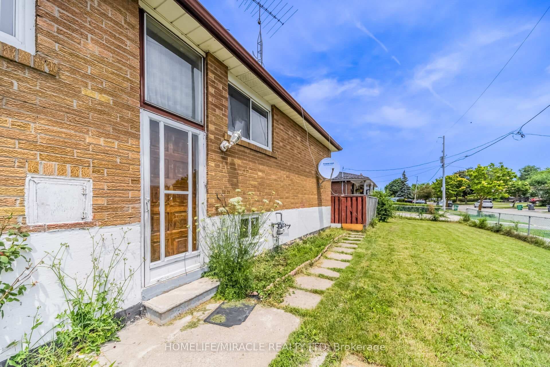 7187 Darcel Avenue photo 43