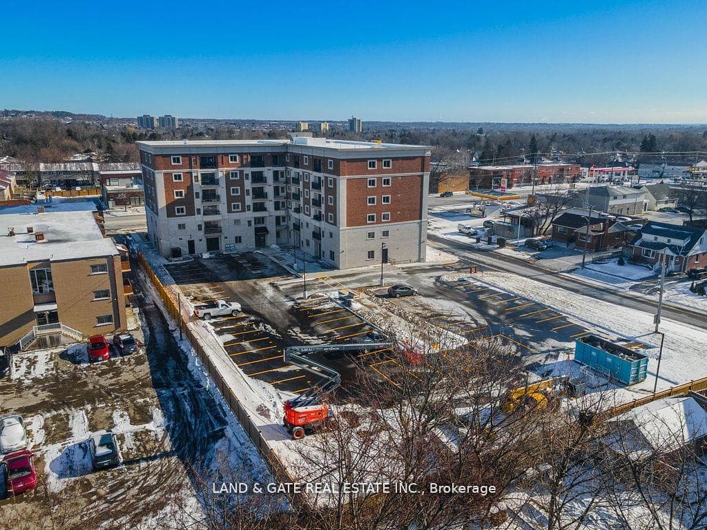 976 Simcoe Street Unit 305 photo 20