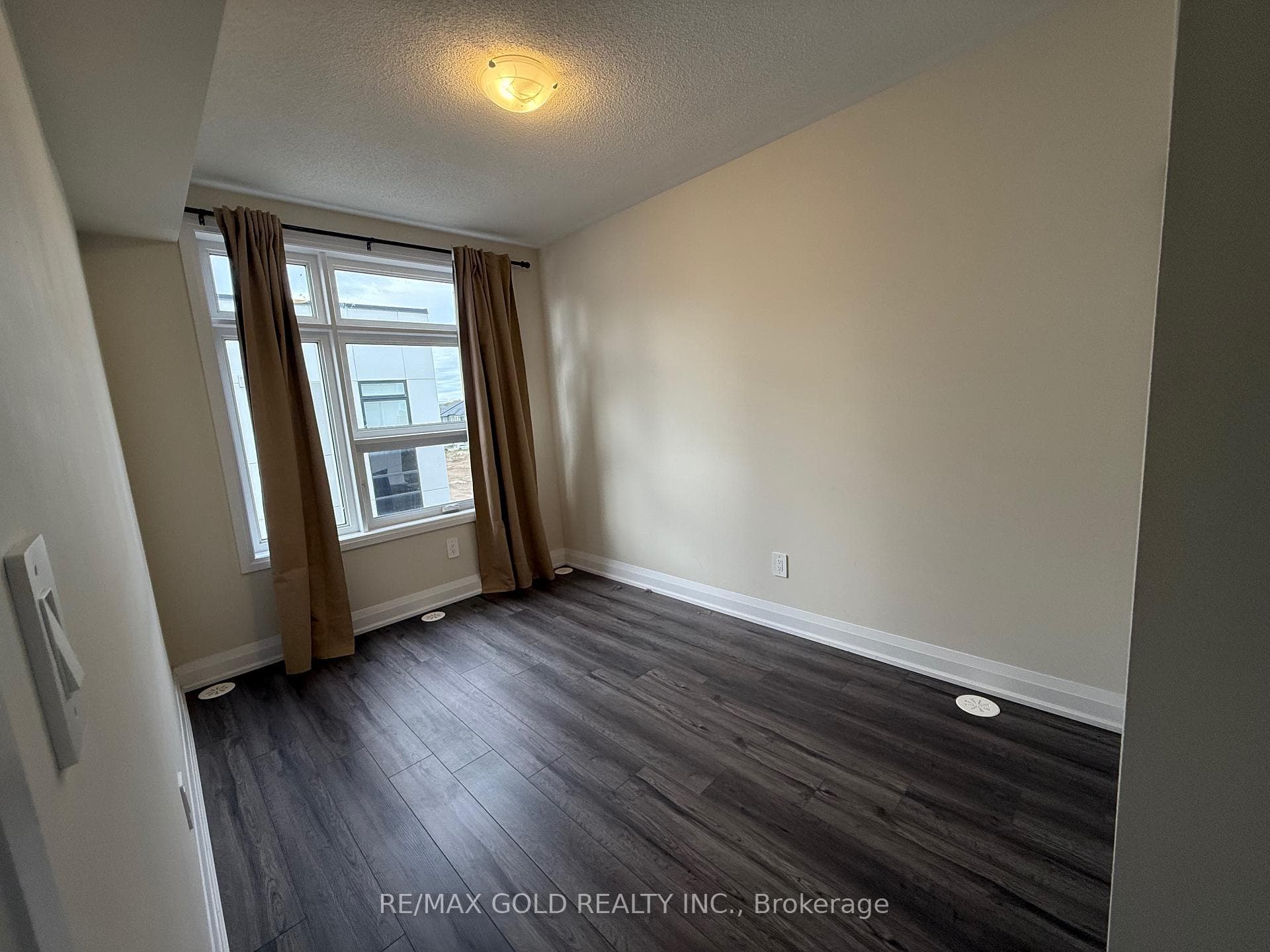 1581 ROSE Way Unit 105 photo 3