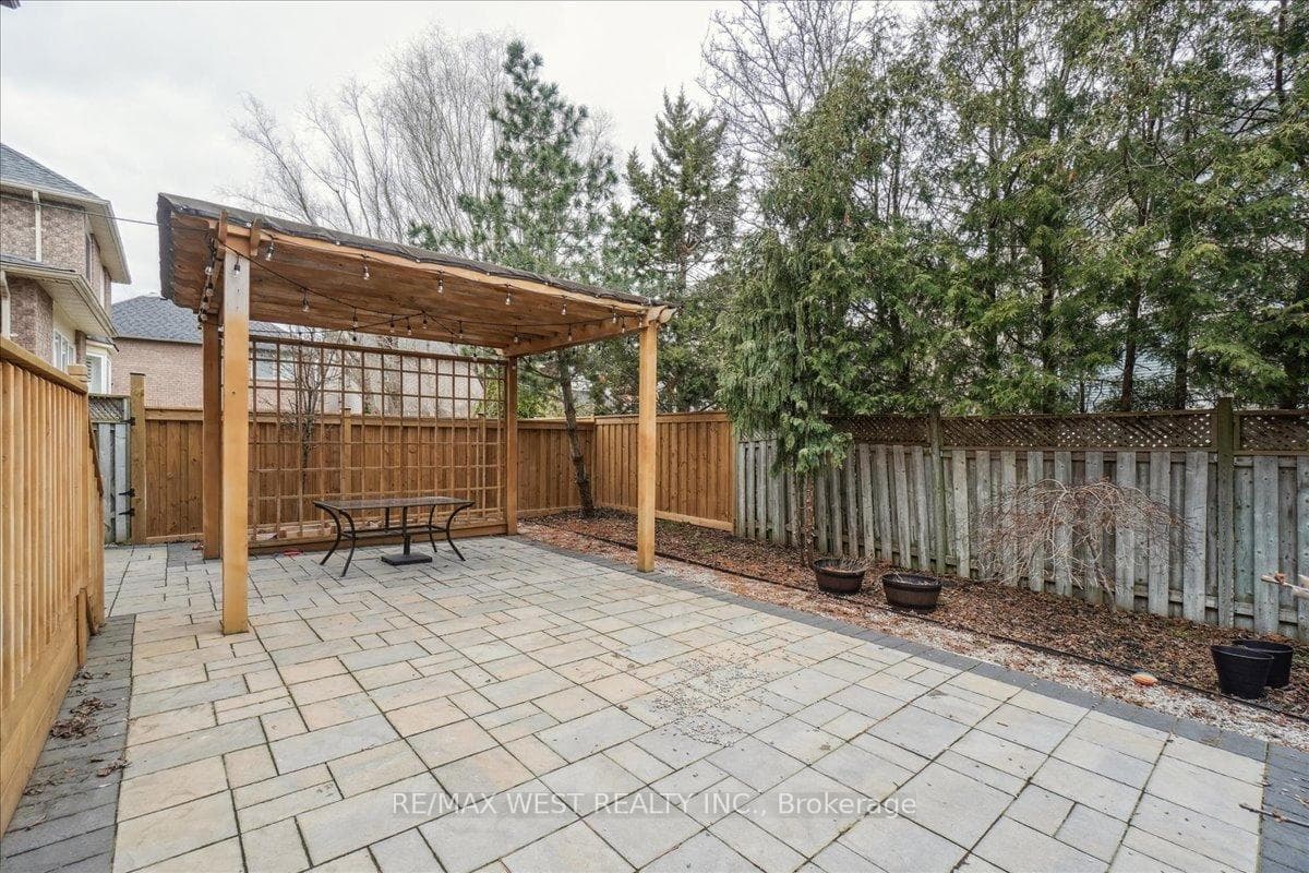 1349 Sagewood Crescent photo 14