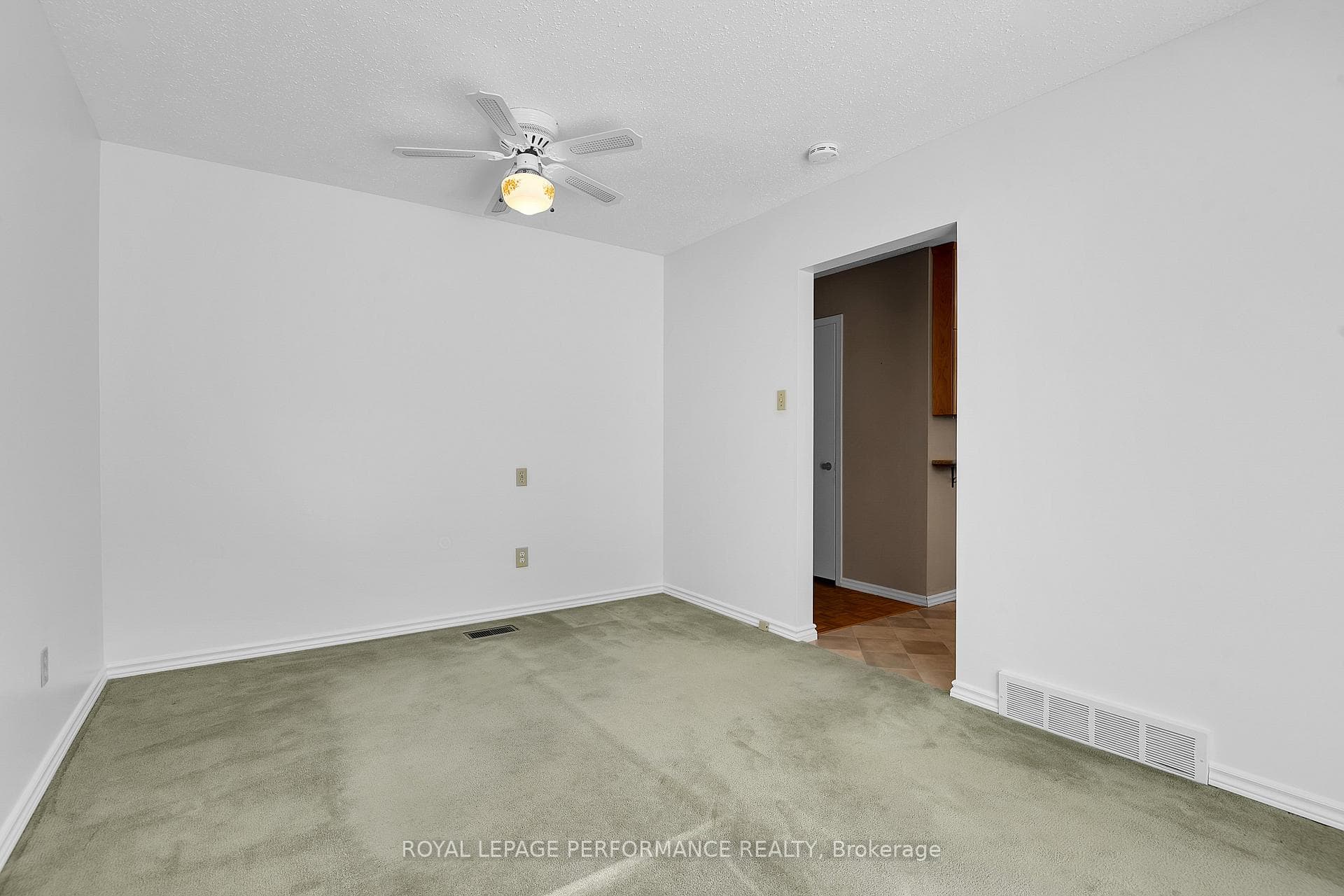 2166 Bickerton Avenue photo 16
