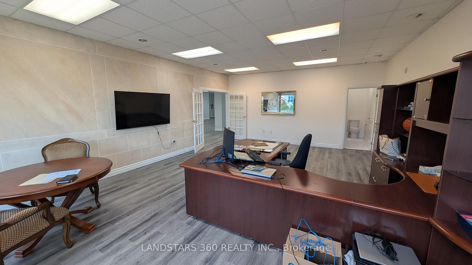 9140 Leslie Street Unit 211-212 photo 23